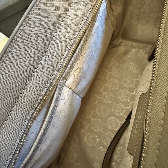 Michael Kors Selma Saffiano Leather Medium Satchel - Picture 7 of 9